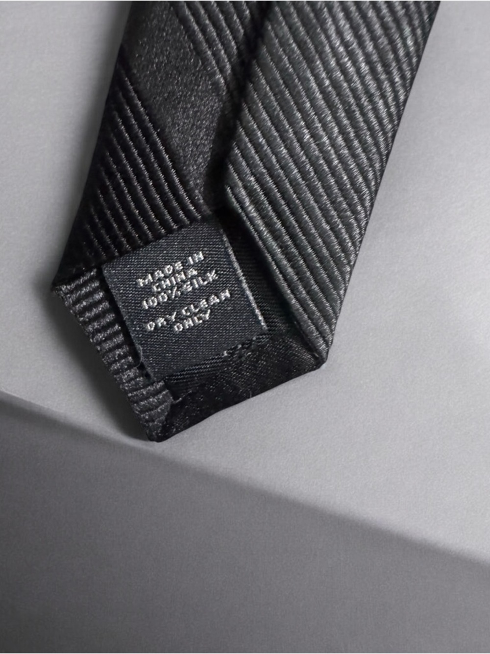 Express Black 100% Silk Skinny Men’s Tie - Picture 3 of 3
